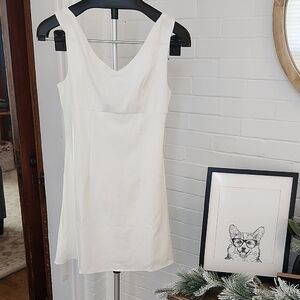 Elegant White Sleeveless Dress, Small